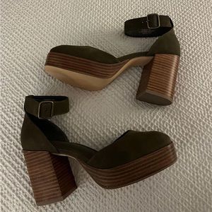 House of Harlow 1960 Heels